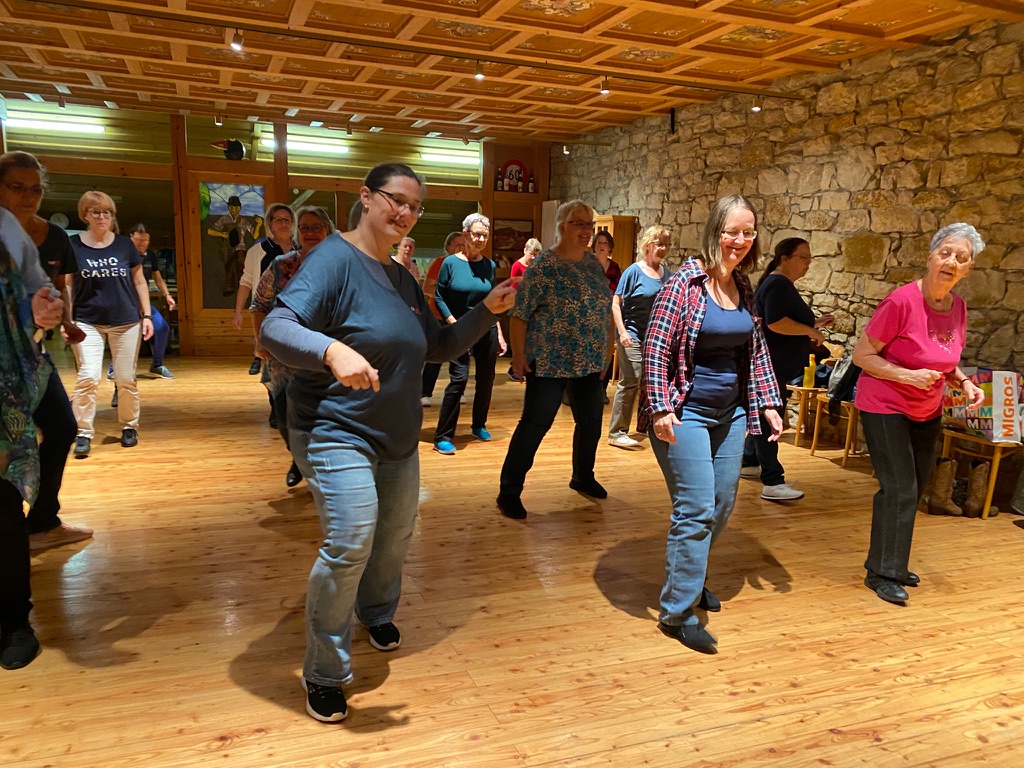 ONETWO Tanzstunden in Reinach Dorf mit den Beginner Gruppen